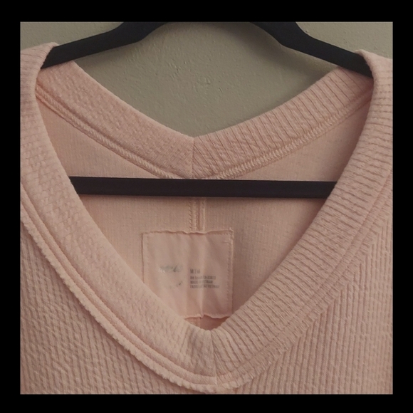 AERIE Wonder Texture V-Neck Pullover Oversized Sweatshirt In Light Pink - Picture 2 of 13